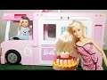 Rodzinka Barbie - Prezent urodzinowy Kamper 3 w 1