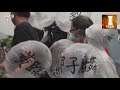 Hong Kong, palloncini con dei messaggi per attivisti arrestati