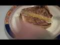 Recette Grilled Cheese aux oeufs