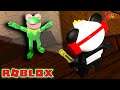 HELP! FROGGE SNUCK UP ON ME !! LET'S PLAY ROBLOX FROGGE WITH COMBO PANDA!!